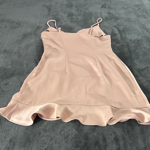 Elegant Cream Sleeveless Dress - Picture 7 of 9